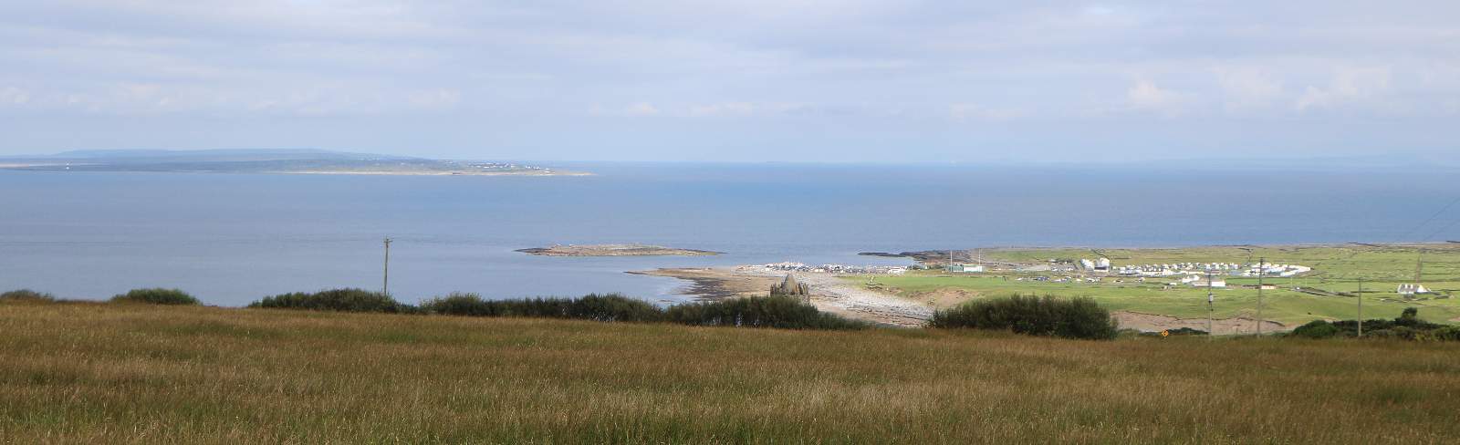 Oblast Doolin - v pozadí ostrovy Árainn