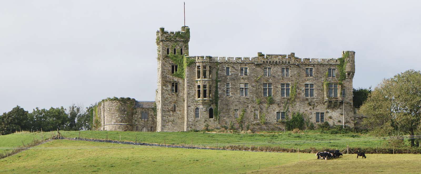 Kilbrittain Castle . . . zde žijí už jen Strašidla Cantervilská